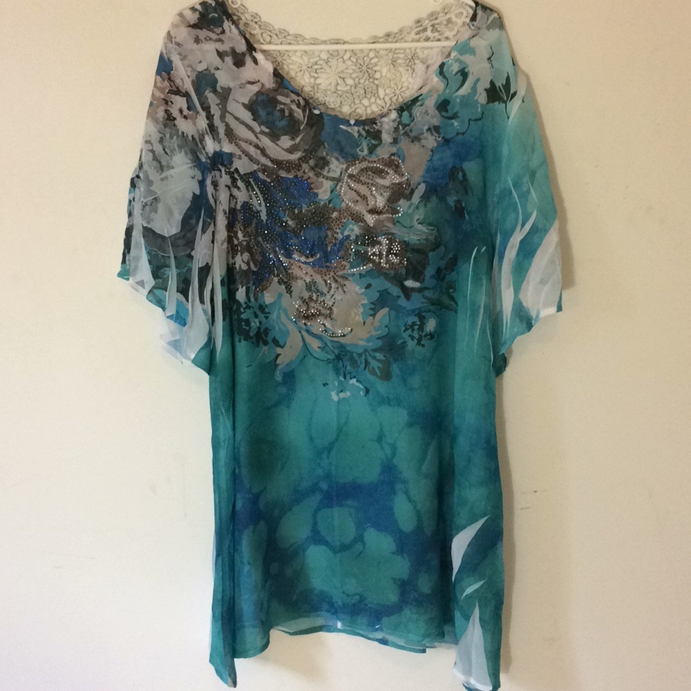Cover Charged boutique tunic floral print dress